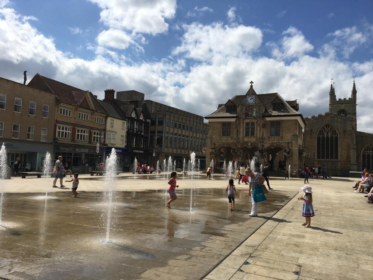 Fantastic Hampton Centre Stay Peterborough Esterno foto